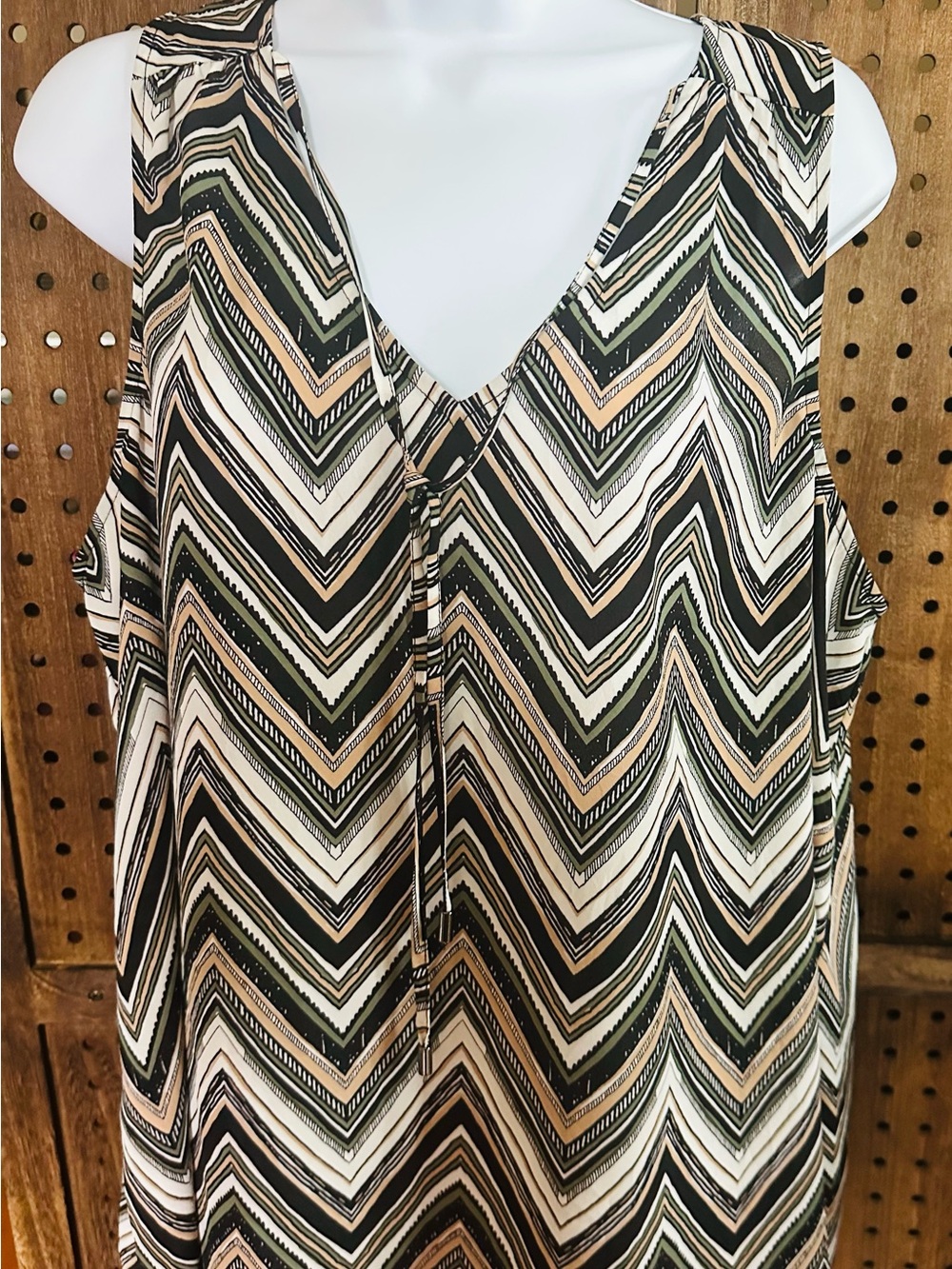Maurices V-Neck Chevron Print Tank in Olive, Black & Cream Size XXL